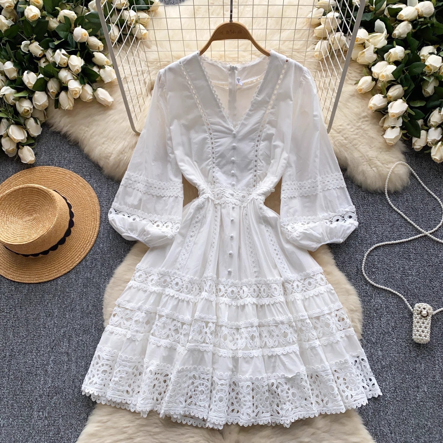 Vestido elegante manga larga escote en V con encaje y silueta acampanada