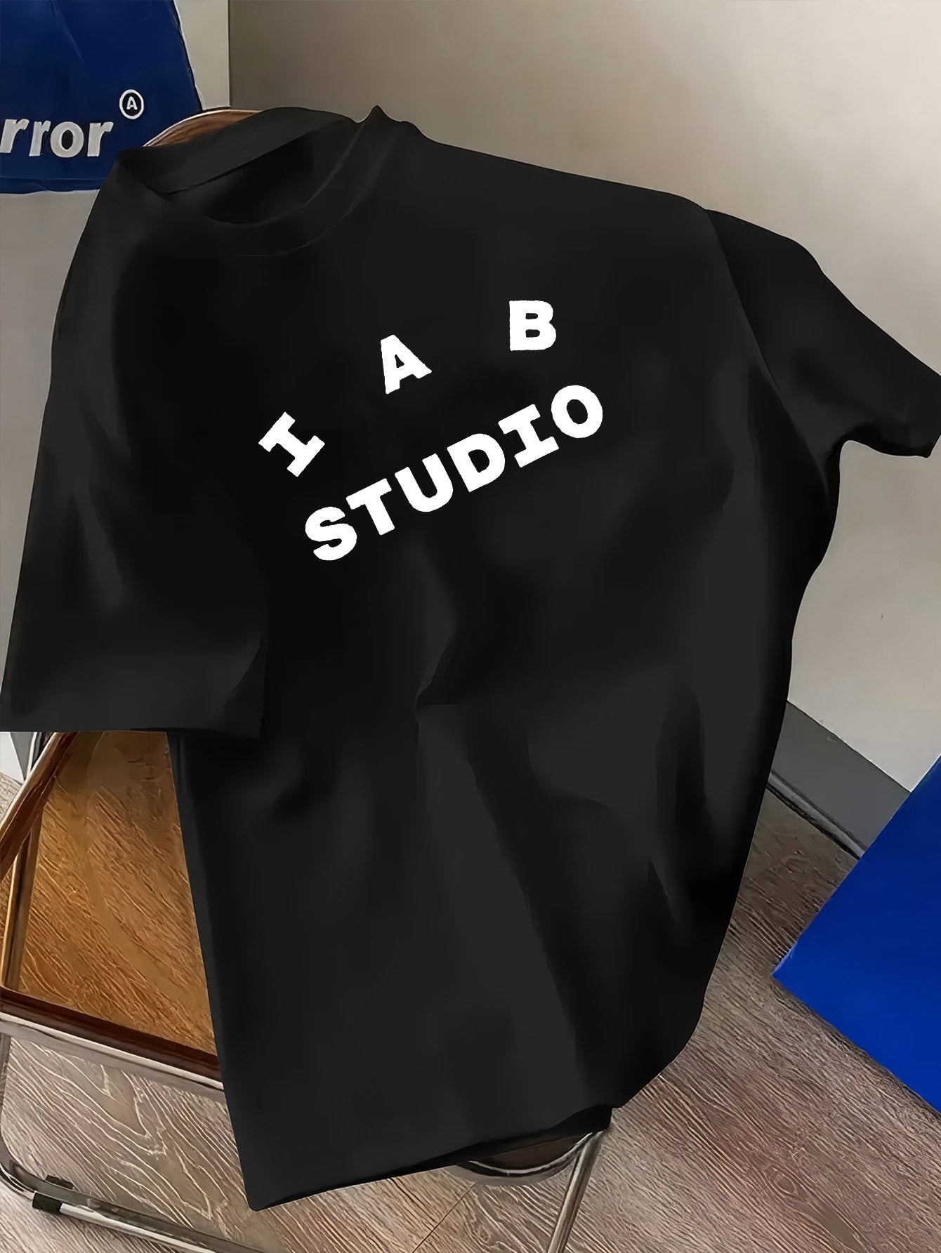 Camiseta CABEAR Tokyo Staff - Algodón unisex estilo urbano