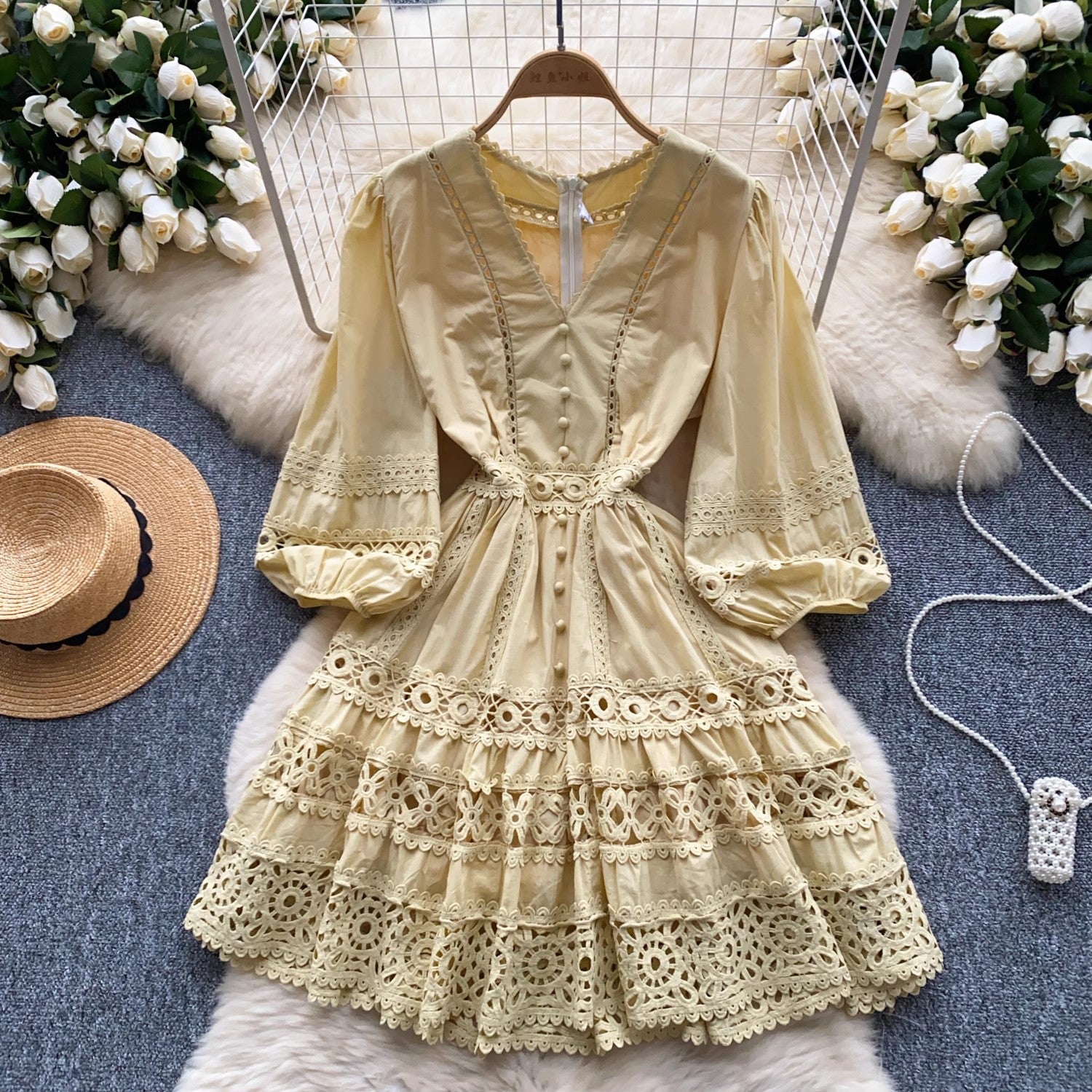 Vestido elegante manga larga escote en V con encaje y silueta acampanada