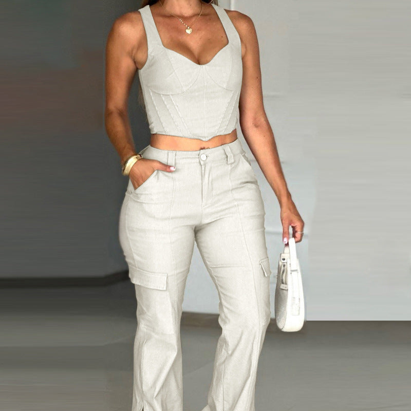 Conjunto de top de tirantes ajustado y pantalón largo cargo con abertura en los puños para mujer.